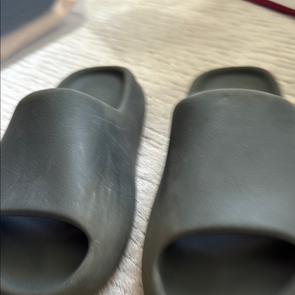 Yeezy Black (Yeezy gray) Slides